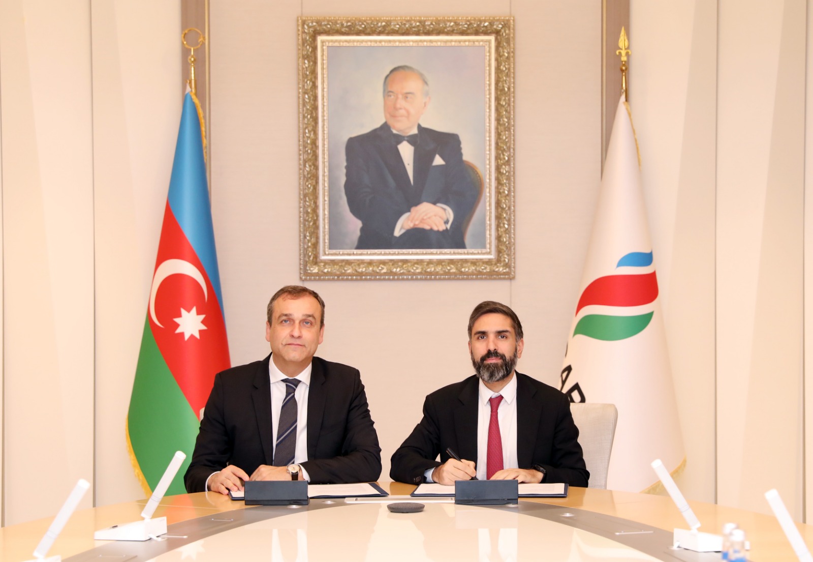 SOCAR and MVM Group enhancing regional energy security cooperation (PHOTO)