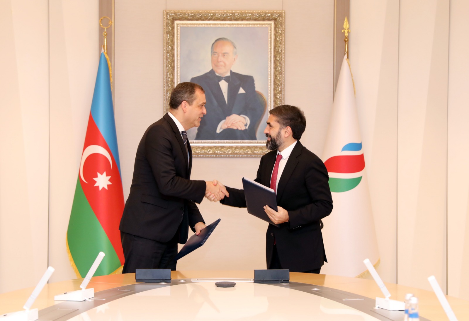 SOCAR and MVM Group enhancing regional energy security cooperation (PHOTO)