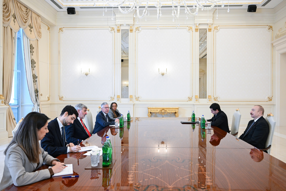 President Ilham Aliyev receives UK and Northern Ireland’s Trade Envoy to Azerbaijan (PHOTO)