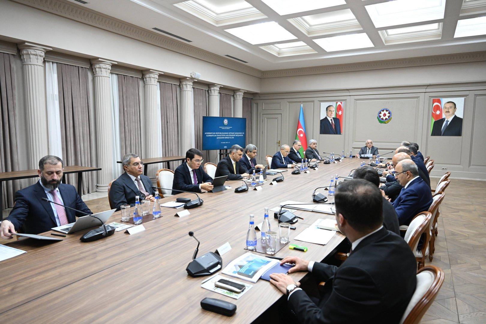 Azerbaijan weighs financial options for SOCAR’s development projects (PHOTO)
