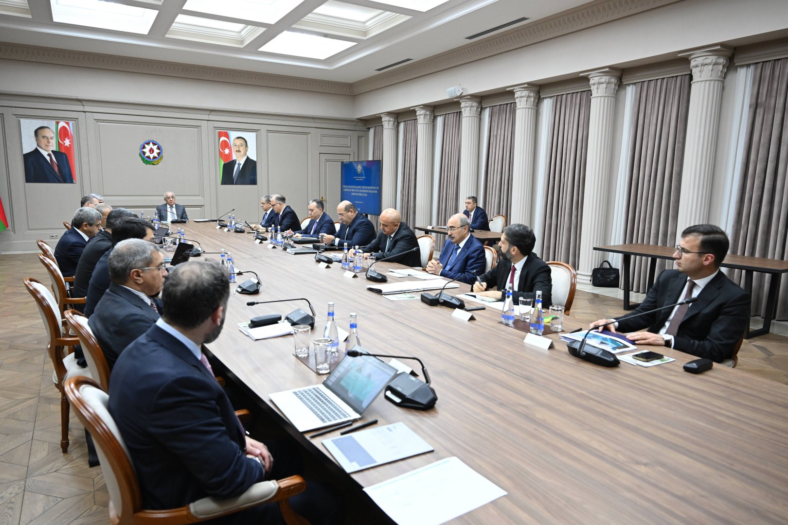 Azerbaijan weighs financial options for SOCAR’s development projects (PHOTO)