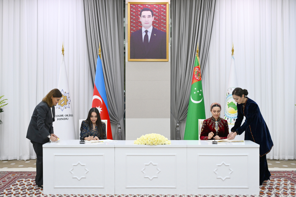 Memorandum of Understanding signed between Heydar Aliyev Foundation and Charitable Foundation for Assistance to Children in Need of Guardianship (PHOTO)