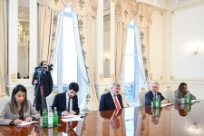 President Ilham Aliyev receives UK and Northern Ireland’s Trade Envoy to Azerbaijan (PHOTO)