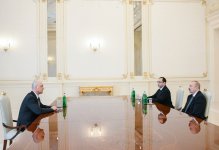 President Ilham Aliyev receives President of John Deere for CIS and Central Asia (PHOTO)