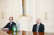 President Ilham Aliyev receives President of John Deere for CIS and Central Asia (PHOTO)