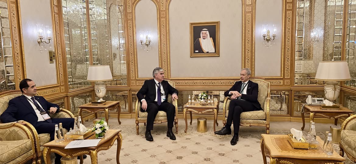 Tajikistan, ACWA Power discuss expanding cooperation on solar and wind projects in Riyadh