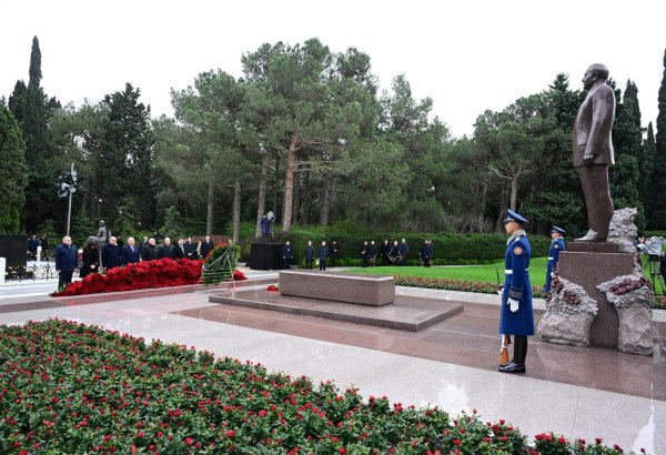 Azerbaijan's Constitutional Court honor memory of National Leader Heydar Aliyev (PHOTO)