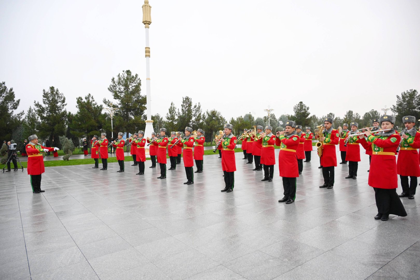 Azerbaijani PM visits Monument of Neutrality in Turkmenistan's Ashgabat (PHOTO)