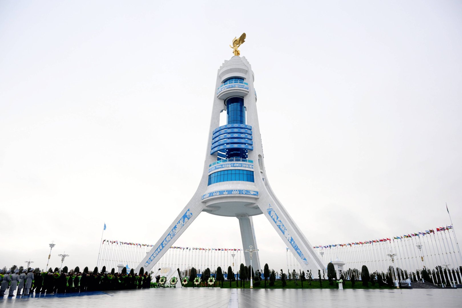 Azerbaijani PM visits Monument of Neutrality in Turkmenistan's Ashgabat (PHOTO)
