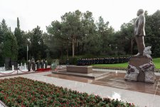 Azerbaijani Interior Ministry personnel pay tribute to National Leader Heydar Aliyev (PHOTO)