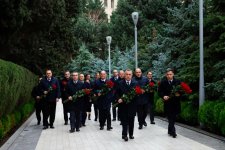 Azerbaijani Health Ministry honors National Leader Heydar Aliyev at Alley of Honor (PHOTO)