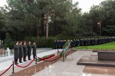 Azerbaijani Interior Ministry personnel pay tribute to National Leader Heydar Aliyev (PHOTO)
