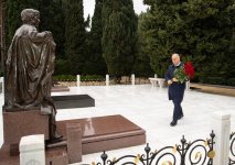 Azerbaijan's State Security Service exalt National Leader Heydar Aliyev in Alley of Honor (PHOTO/VIDEO)