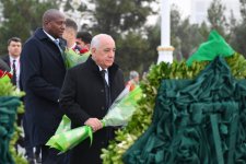 Azerbaijani PM visits Monument of Neutrality in Turkmenistan's Ashgabat (PHOTO)