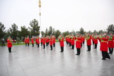 Azerbaijani PM visits Monument of Neutrality in Turkmenistan's Ashgabat (PHOTO)
