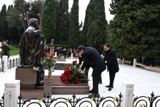 Azerbaijan's MEDIA and Audiovisual Council reps visit National Leader Heydar Aliyev's grave (PHOTO)