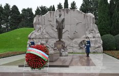 Azerbaijan's MEDIA and Audiovisual Council reps visit National Leader Heydar Aliyev's grave (PHOTO)