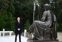President Ilham Aliyev, First Lady Mehriban Aliyeva visit grave of National Leader Heydar Aliyev (PHOTO/VIDEO)