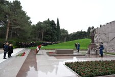 Azerbaijani officials pay tribute to National Leader Heydar Aliyev's memory (PHOTO)