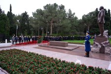 Azerbaijani officials pay tribute to National Leader Heydar Aliyev's memory (PHOTO)