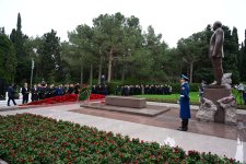 Azerbaijani officials pay tribute to National Leader Heydar Aliyev's memory (PHOTO)