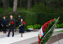 Azerbaijani officials pay tribute to National Leader Heydar Aliyev's memory (PHOTO)