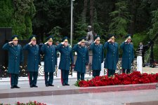 Azerbaijani officials pay tribute to National Leader Heydar Aliyev's memory (PHOTO)
