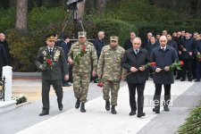 Azerbaijani people commemorate memory of National Leader Heydar Aliyev (PHOTO)