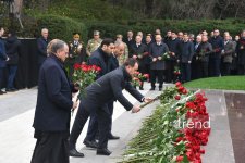 Azerbaijani people commemorate memory of National Leader Heydar Aliyev (PHOTO)