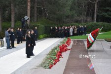 Azerbaijani people commemorate memory of National Leader Heydar Aliyev (PHOTO)