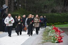 Azerbaijani people commemorate memory of National Leader Heydar Aliyev (PHOTO)