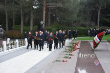 Azerbaijani people commemorate memory of National Leader Heydar Aliyev (PHOTO)