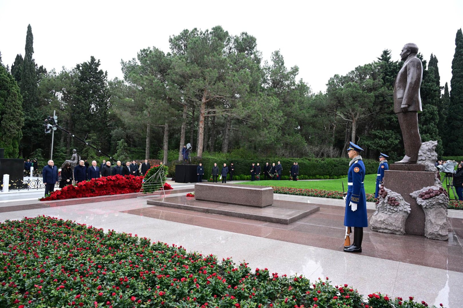 Azerbaijan's Constitutional Court honor memory of National Leader Heydar Aliyev (PHOTO)