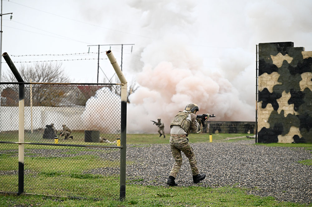Azerbaijani Defense Minister, Uzbek military legates visit commando military unit (PHOTO)