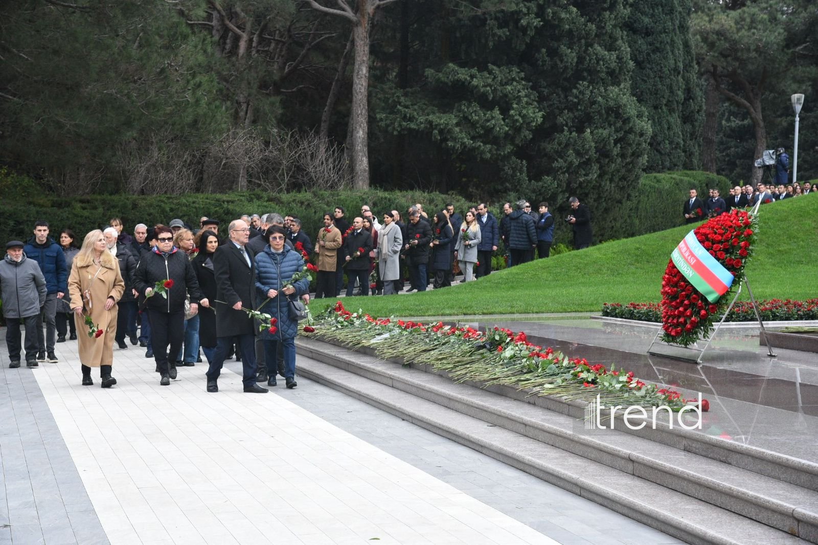 Azerbaijani people commemorate memory of National Leader Heydar Aliyev (PHOTO)