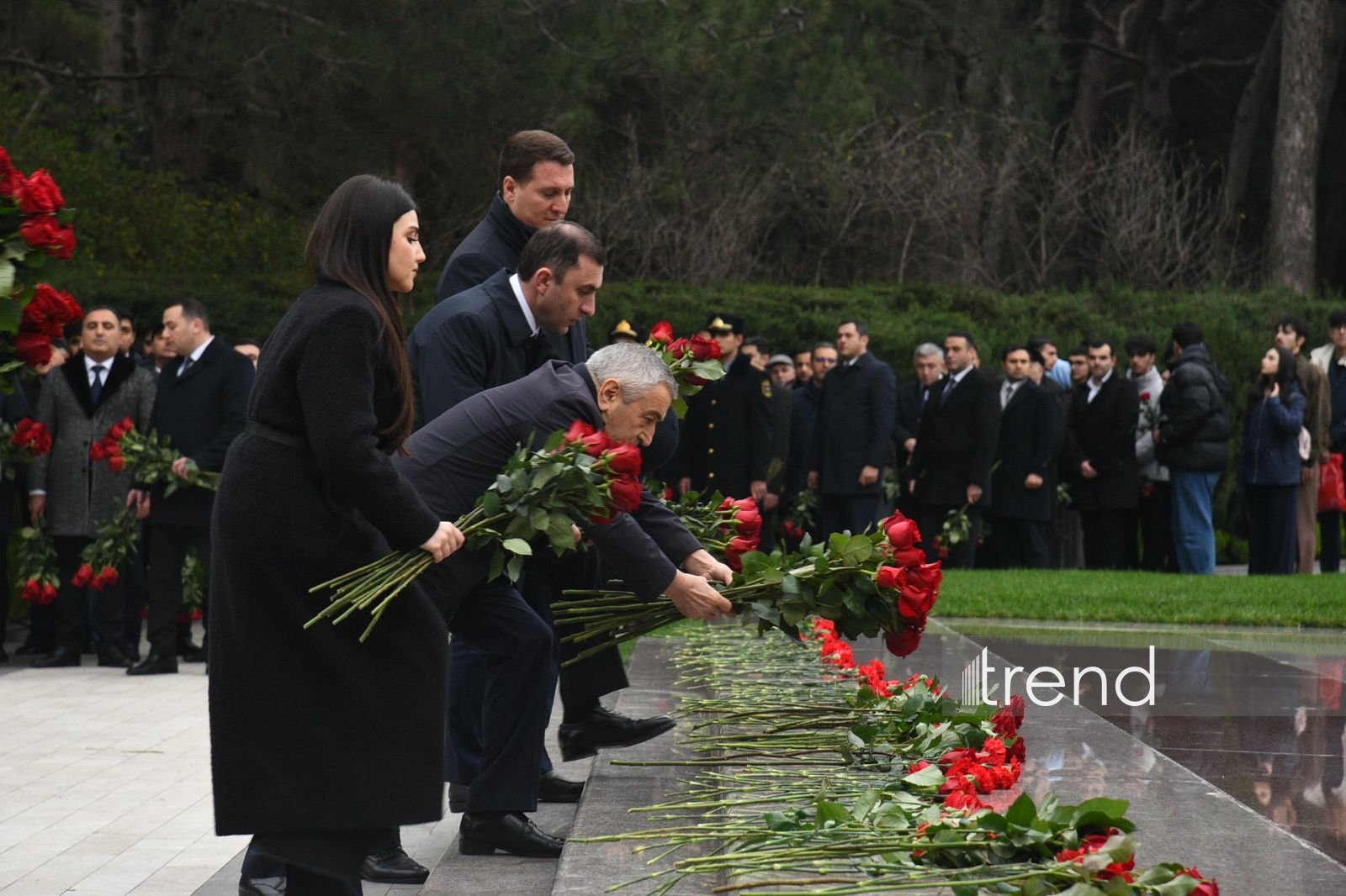 Azerbaijani people commemorate memory of National Leader Heydar Aliyev (PHOTO)