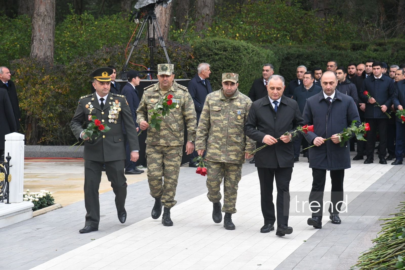 Azerbaijani people commemorate memory of National Leader Heydar Aliyev (PHOTO)