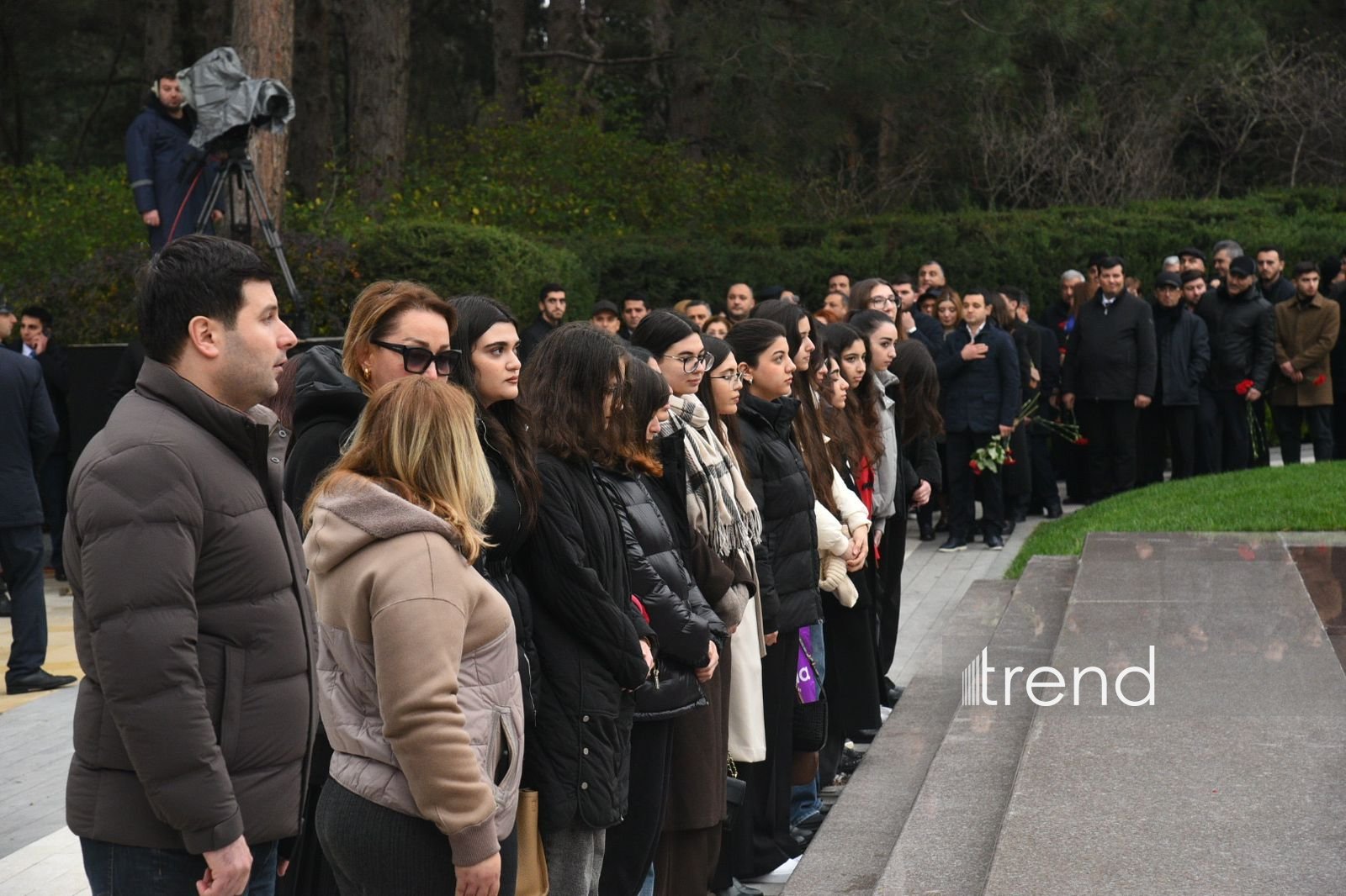 Azerbaijani people commemorate memory of National Leader Heydar Aliyev (PHOTO)