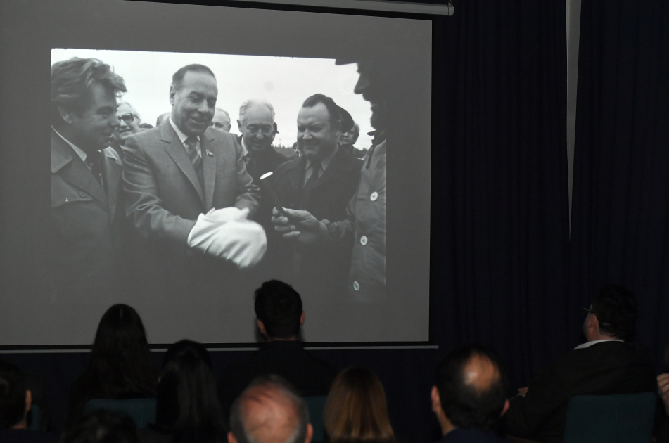Baku hosts event commemorating National Leader Heydar Aliyev (PHOTO)