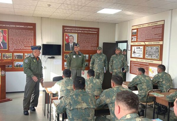 Azerbaijani Air Force command reviews army's combat readiness (PHOTO)