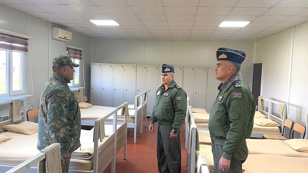 Azerbaijani Air Force command reviews army's combat readiness (PHOTO)