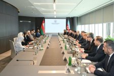 Azerbaijan, Oman brainstorm strengthening economic cooperation (PHOTO)