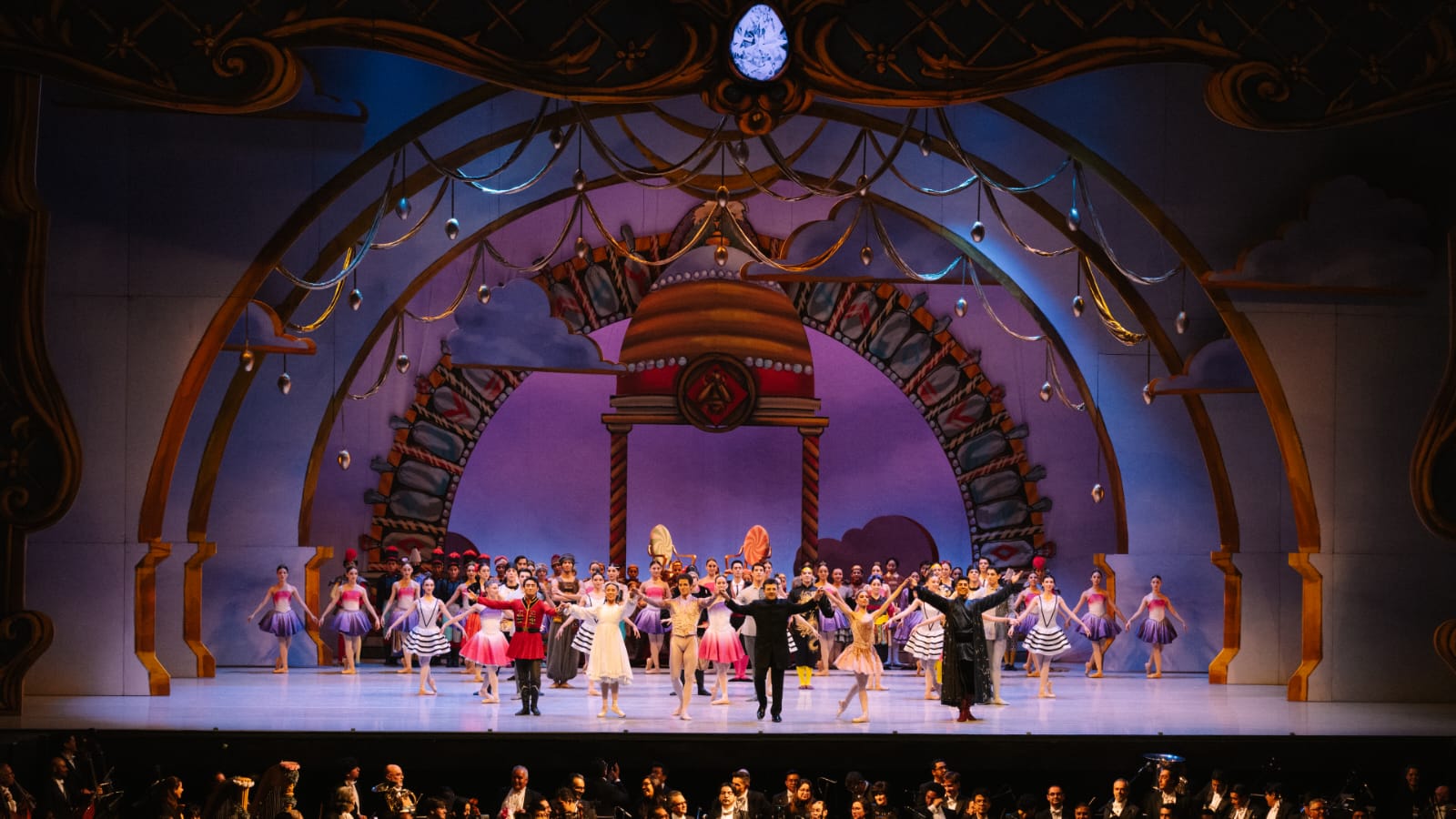 Nutcracker ballet premieres in Mexico under baton of honored Azerbaijani conductor (PHOTO/VIDEO)
