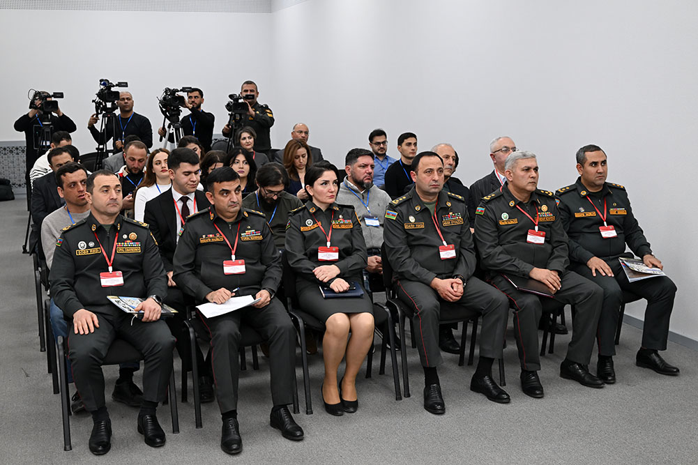 Azerbaijan's Ministry of Defense-run event updates media representatives (PHOTO)