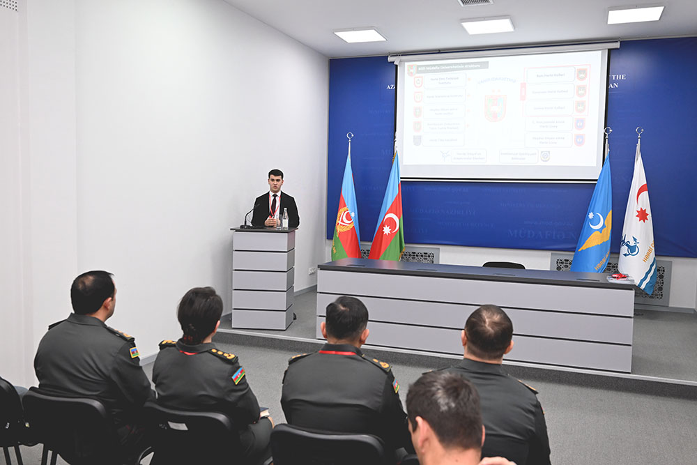 Azerbaijan's Ministry of Defense-run event updates media representatives (PHOTO)