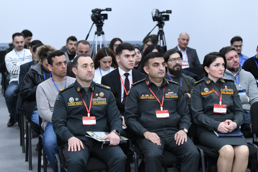 Azerbaijan's Ministry of Defense-run event updates media representatives (PHOTO)