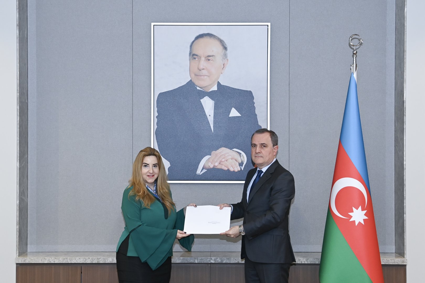 Azerbaijani FM meets with newly appointed Greek ambassador (PHOTO)