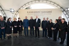 President Ilham Aliyev meets with residents relocated to Karkijahan settlement (PHOTO/VIDEO)