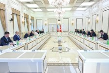 Azerbaijani Parliament speaker meets with Turkish VP