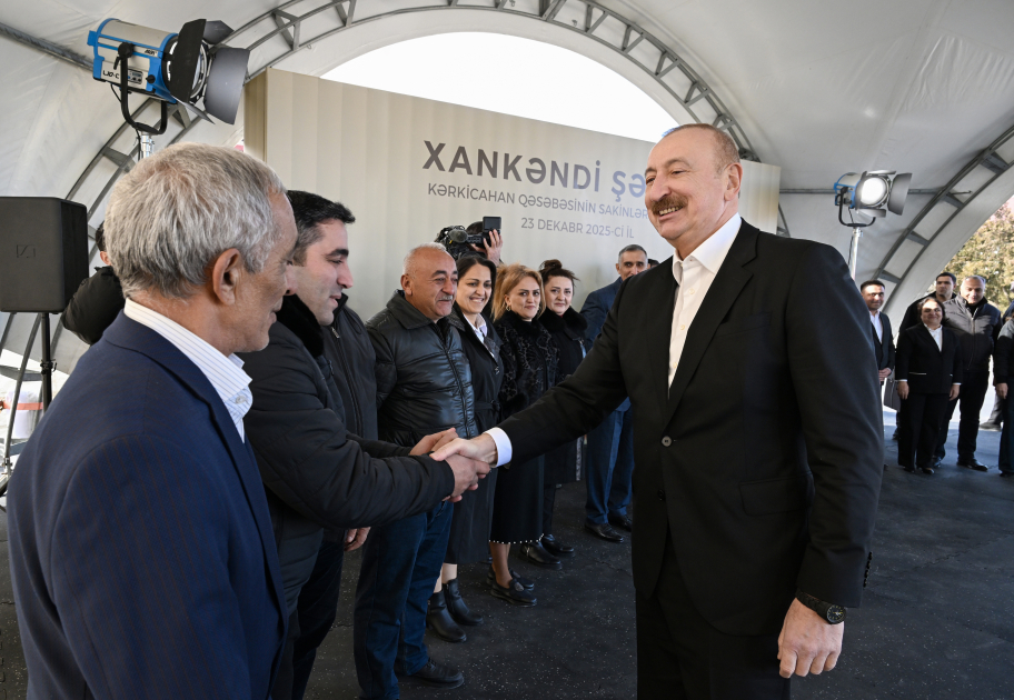 President Ilham Aliyev meets with residents relocated to Karkijahan settlement (PHOTO/VIDEO)